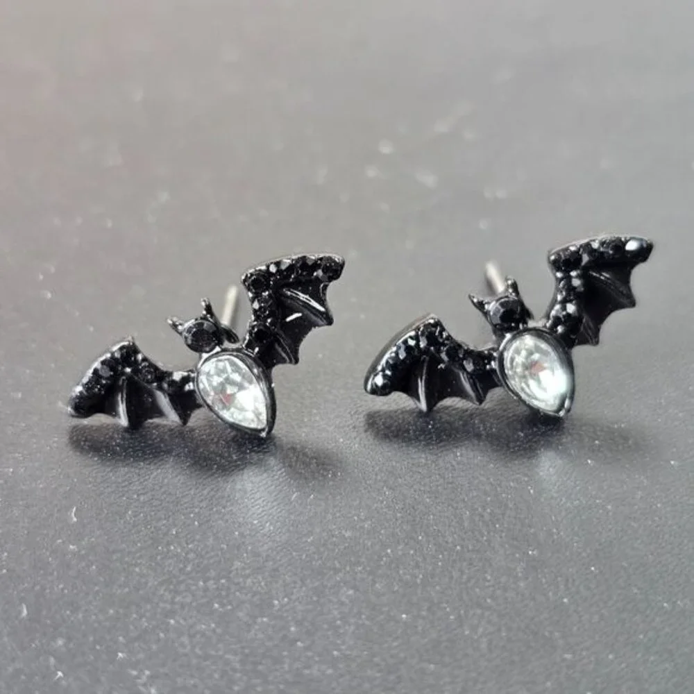 🎃 Vintage-style Black Bat Stud Earrings‎ (NWOT)